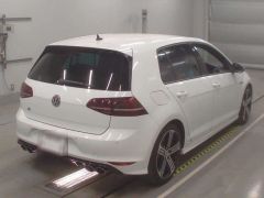 Photo of the vehicle Volkswagen Golf