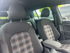 Photo of the vehicle Volkswagen Golf GTI