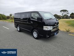 Photo of the vehicle Toyota HiAce