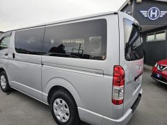 Photo of the vehicle Toyota HiAce