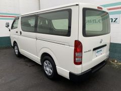 Photo of the vehicle Toyota HiAce