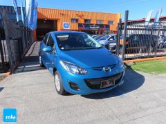 Photo of the vehicle Mazda Demio