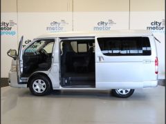 Photo of the vehicle Toyota HiAce