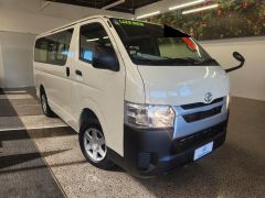 Photo of the vehicle Toyota HiAce