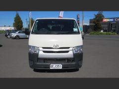 Photo of the vehicle Toyota HiAce