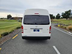 Photo of the vehicle Toyota HiAce