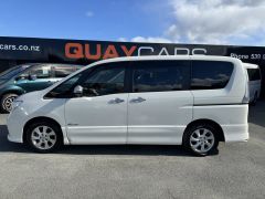 Photo of the vehicle Nissan Serena