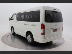 Photo of the vehicle Toyota HiAce