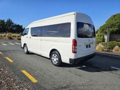 Photo of the vehicle Toyota HiAce