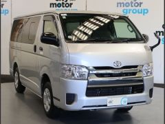 Photo of the vehicle Toyota HiAce