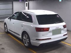 Photo of the vehicle Audi Q7