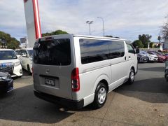 Photo of the vehicle Toyota HiAce