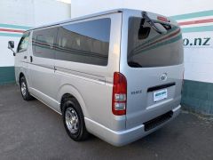 Photo of the vehicle Toyota HiAce