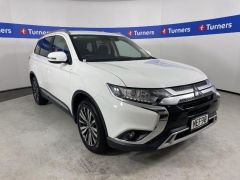 Photo of the vehicle Mitsubishi Outlander