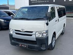 Photo of the vehicle Toyota HiAce