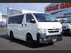 Photo of the vehicle Toyota HiAce