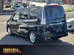 Photo of the vehicle Nissan Serena