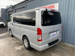 Photo of the vehicle Toyota HiAce