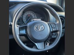 Photo of the vehicle Toyota Vitz