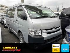 Photo of the vehicle Toyota HiAce