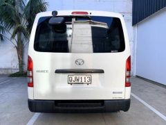 Photo of the vehicle Toyota HiAce