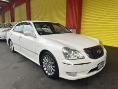 Photo of the vehicle Toyota Crown