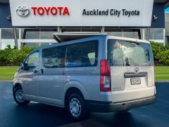 Photo of the vehicle Toyota HiAce