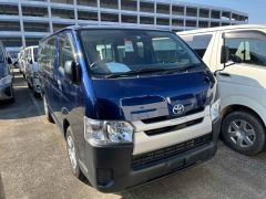 Photo of the vehicle Toyota HiAce