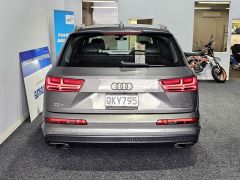 Photo of the vehicle Audi Q7