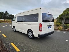 Photo of the vehicle Toyota HiAce