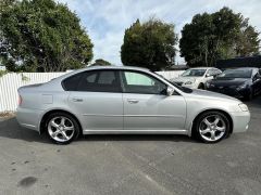 Photo of the vehicle Subaru Legacy