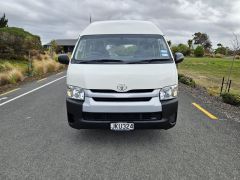 Photo of the vehicle Toyota HiAce