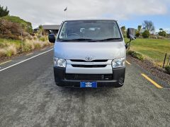 Photo of the vehicle Toyota HiAce