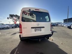 Photo of the vehicle Toyota HiAce