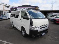 Photo of the vehicle Toyota HiAce