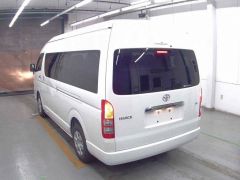 Photo of the vehicle Toyota HiAce