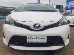 Photo of the vehicle Toyota Vitz