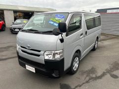 Photo of the vehicle Toyota HiAce