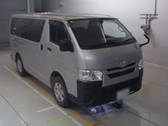 Photo of the vehicle Toyota HiAce