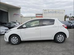 Photo of the vehicle Toyota Vitz