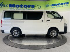 Photo of the vehicle Toyota HiAce