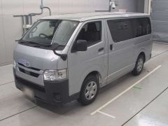 Photo of the vehicle Toyota HiAce