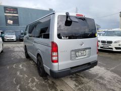 Photo of the vehicle Toyota HiAce