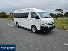 Photo of the vehicle Toyota HiAce