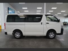 Photo of the vehicle Toyota HiAce