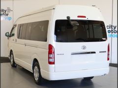 Photo of the vehicle Toyota HiAce