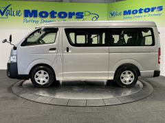 Photo of the vehicle Toyota HiAce