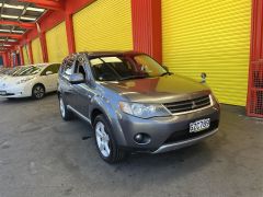 Photo of the vehicle Mitsubishi Outlander