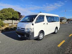 Photo of the vehicle Toyota HiAce