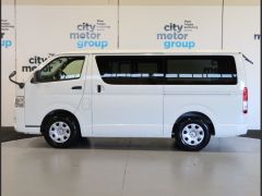 Photo of the vehicle Toyota HiAce